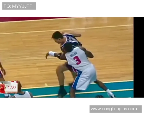 姚明背对投球的独特技巧与篮球场上的精彩瞬间分析